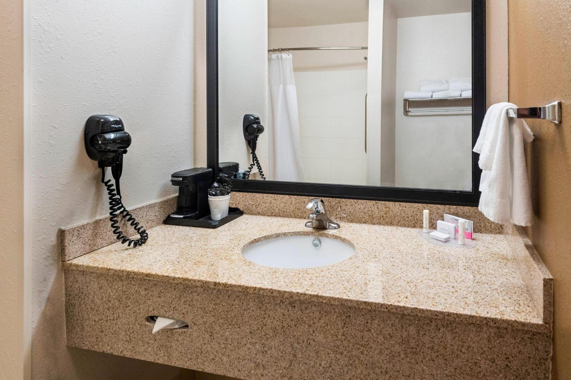 Fairfield Inn & Suites מריאנה מראה חיצוני תמונה